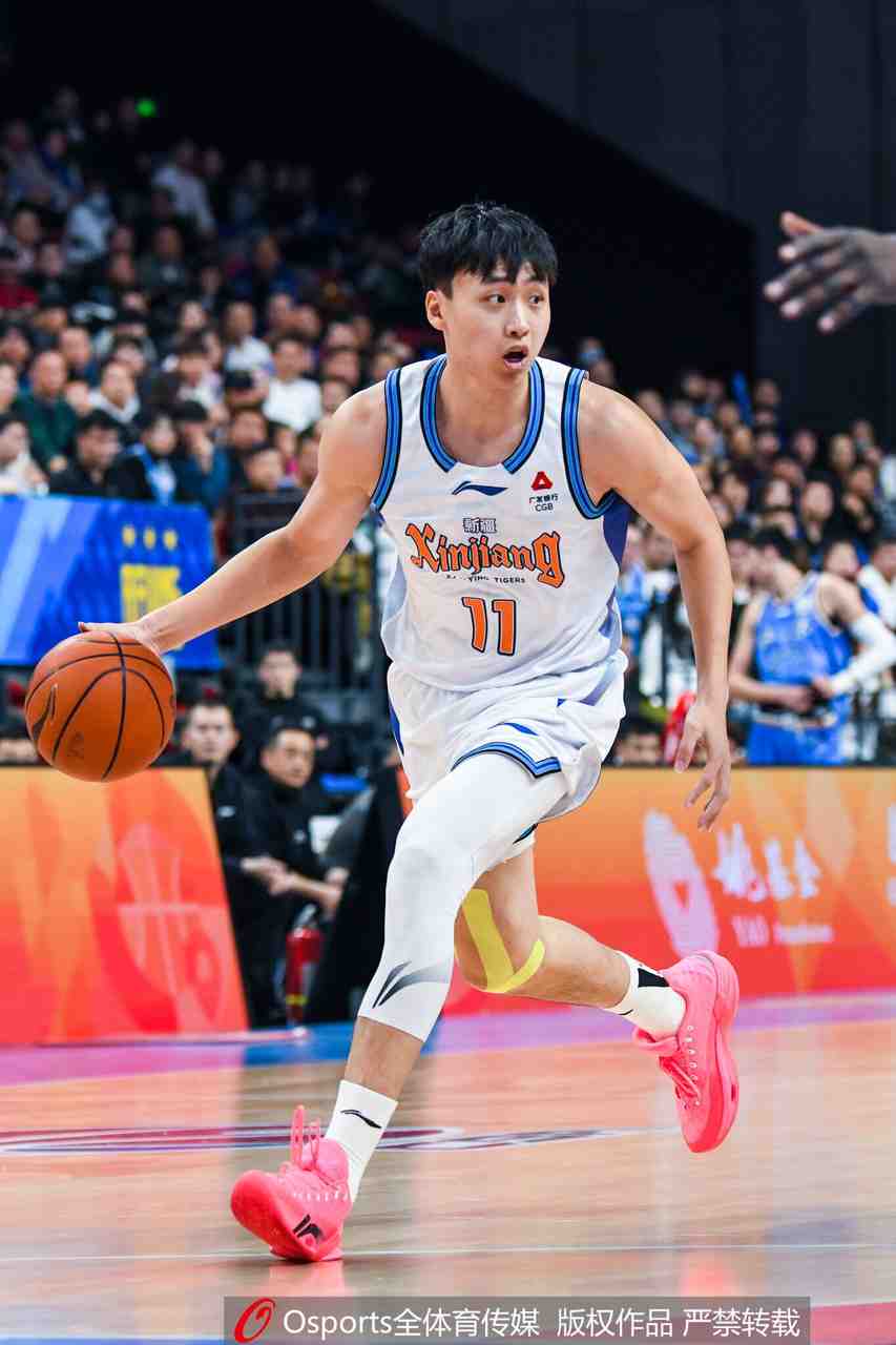状态不错!齐麟多次冲击内线 半场12中6贡献13分2板1助1断